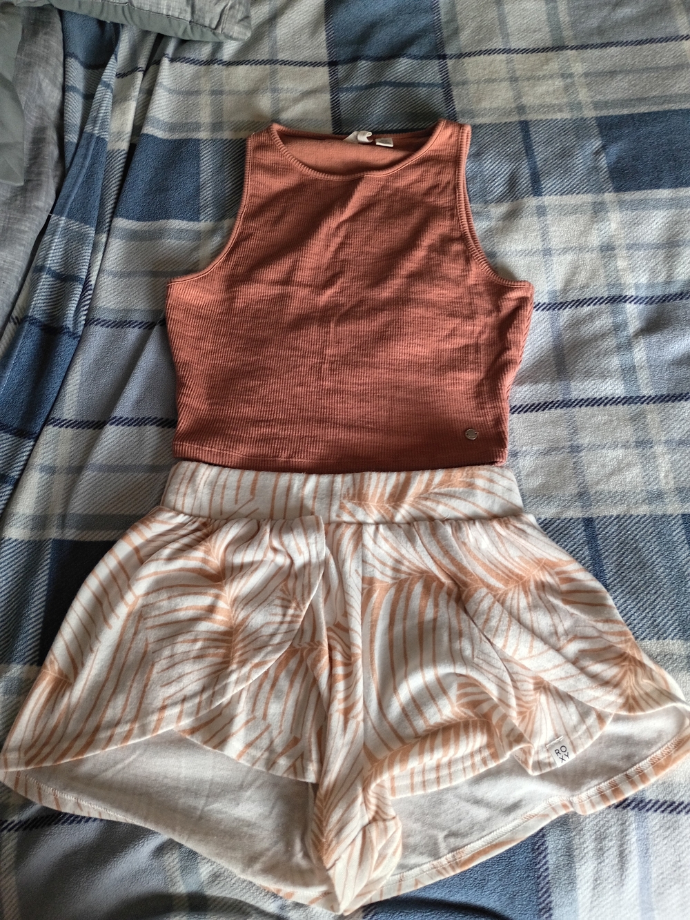 Roxy Rust Ribbed Crop Tank with Cream & Peach Patterned Short